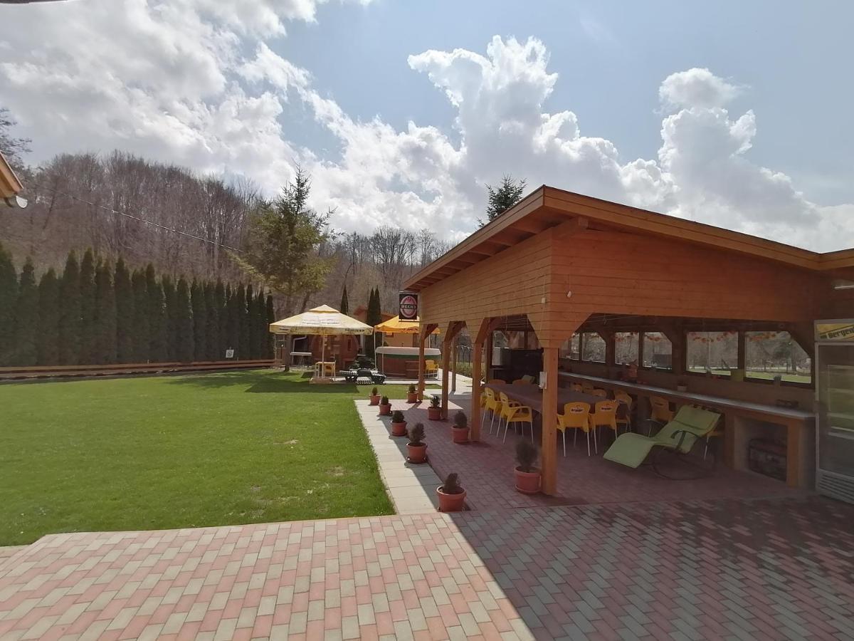 Pensiunea Colt Alb Бэйле-Хомород Экстерьер фото